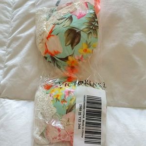 NWT Victoria Secret Very Sexy Push Up Bra 34 A